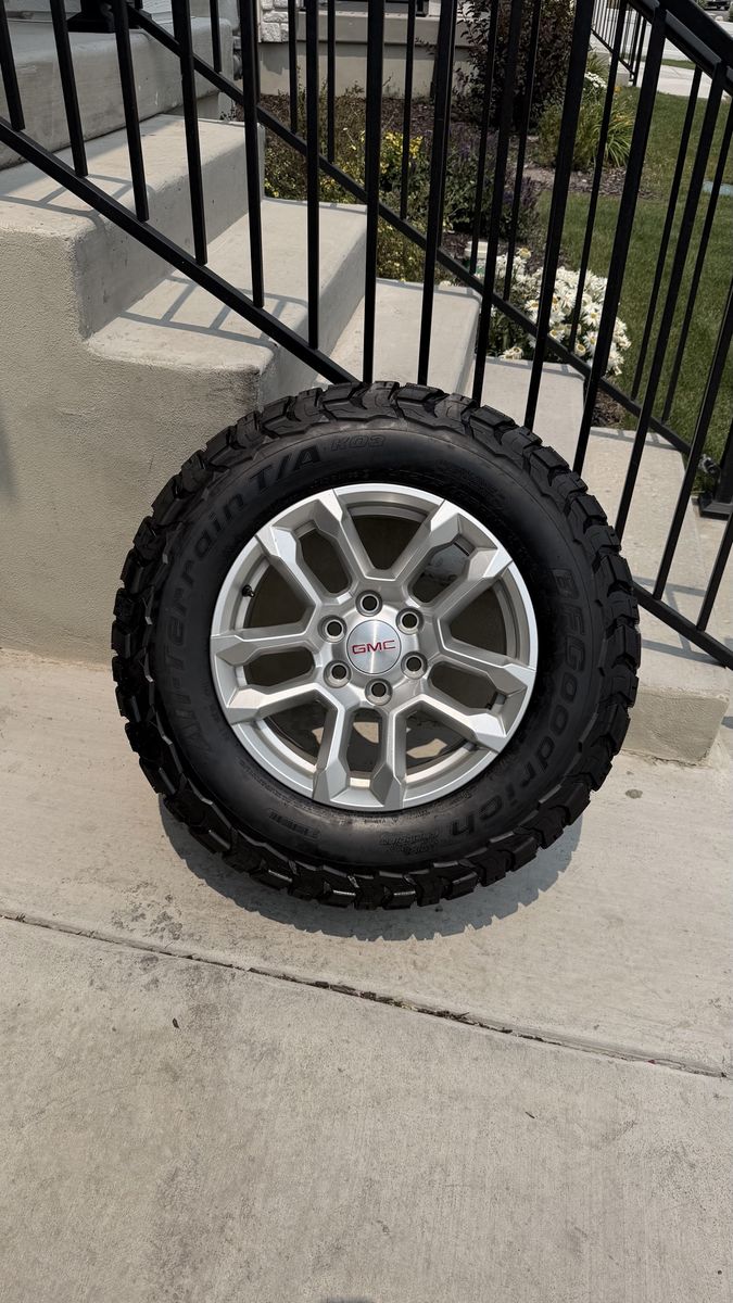 GMC Sierra 1500 Yukon Denali Rims and tires 275/65R18 Bfgoodrich Ko3