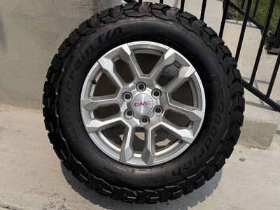 GMC Sierra 1500 Yukon Denali Rims and tires 275/65R18 Bfgoodrich Ko3