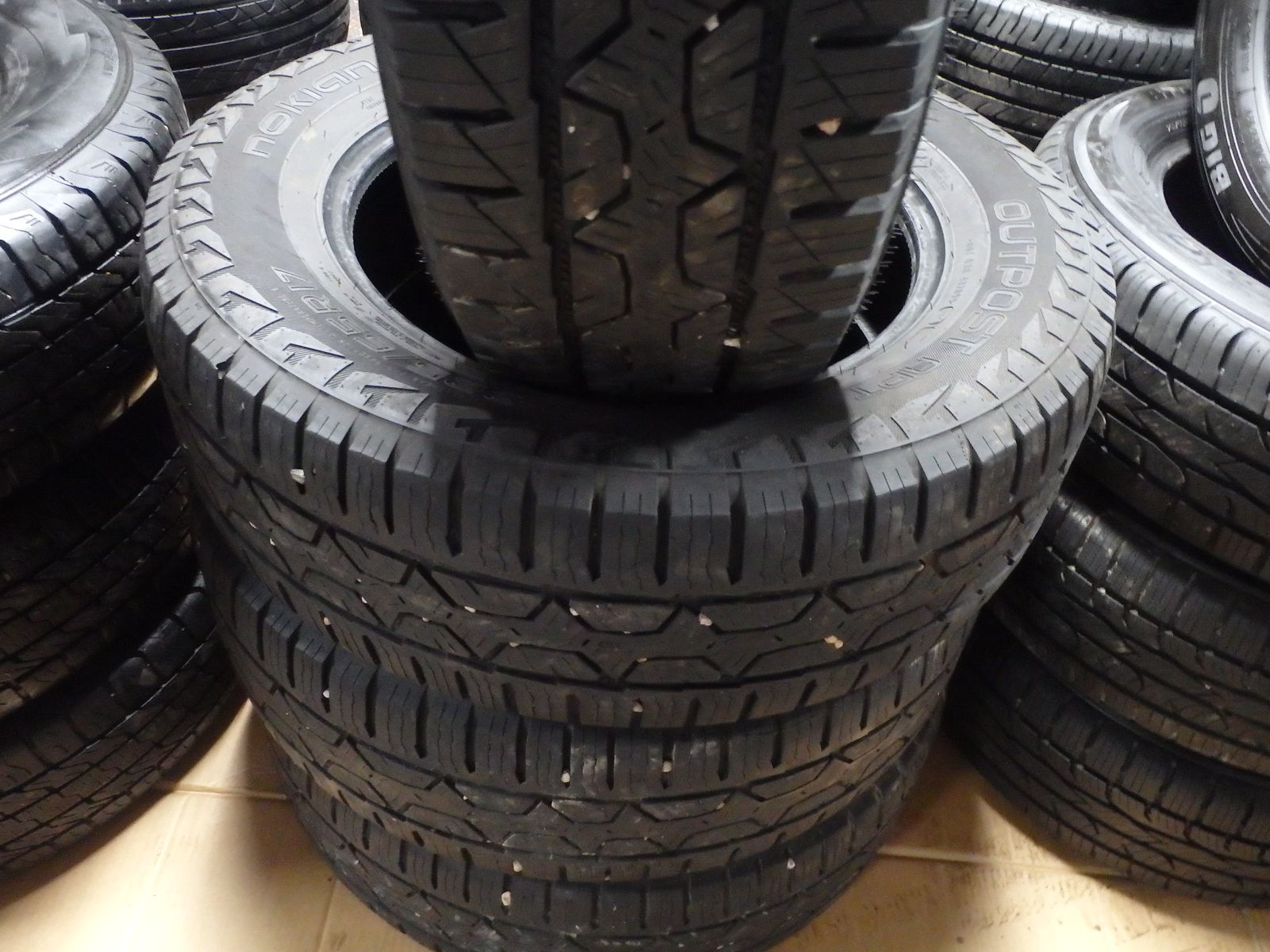 225/65R17 NOKIAN OUTPOST APT SET OF USED TIRES