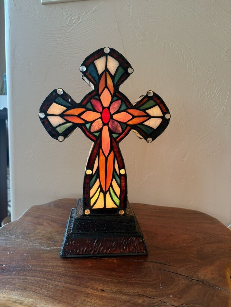 Tiffany Style Cross Lamp