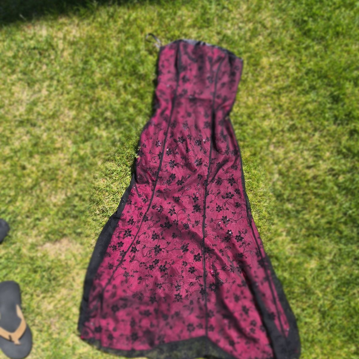 Elegant Black Lace & Burgundy Formal Gown - Strapless, Size 6