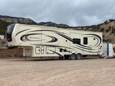 RIVERSTONE Luxury 5th Wheel RV Trailer, 2021