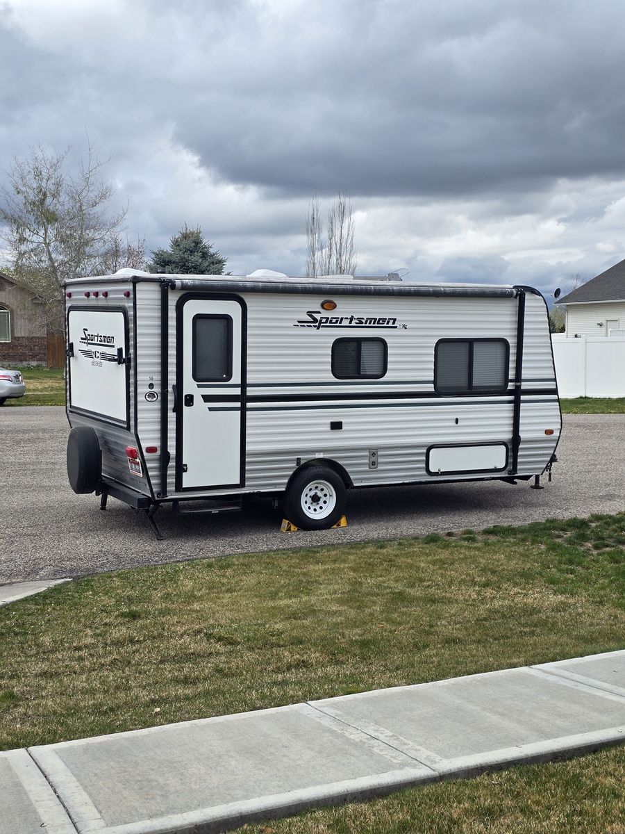 KZ Sportsmen C Hybrid Trailer