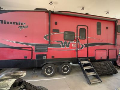 2018 Winnebago 27’ Fifth wheel Model 27REOK two slide outs.