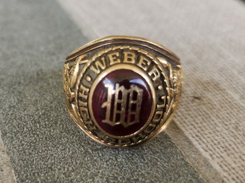 Vintage 1971 Weber High School Class Ring - Red Stone, Gold Tone size 9? - Collectible Memorabilia