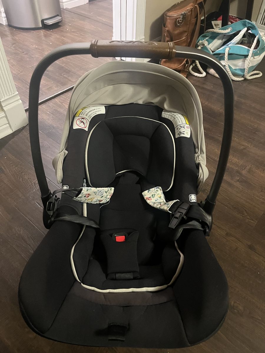 Nuna Pipa Lite R carseat with RelX base
