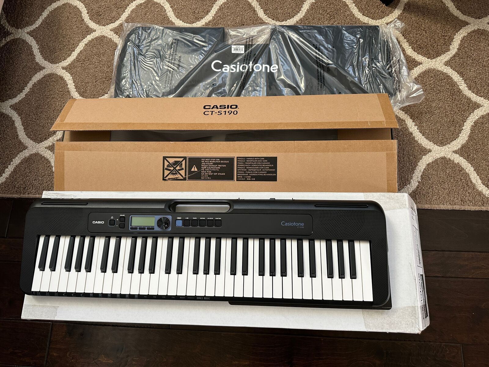 Casio_CT-S190 61-key Portable Keyboard/piano Bundle. 