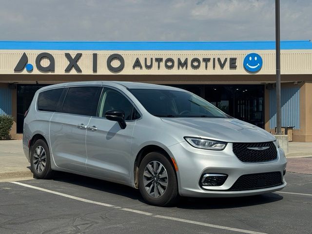 2024 Chrysler Pacifica Plug-In Hybrid Select