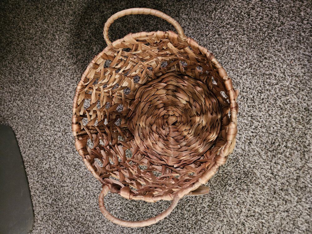 Woven baskets with handles New