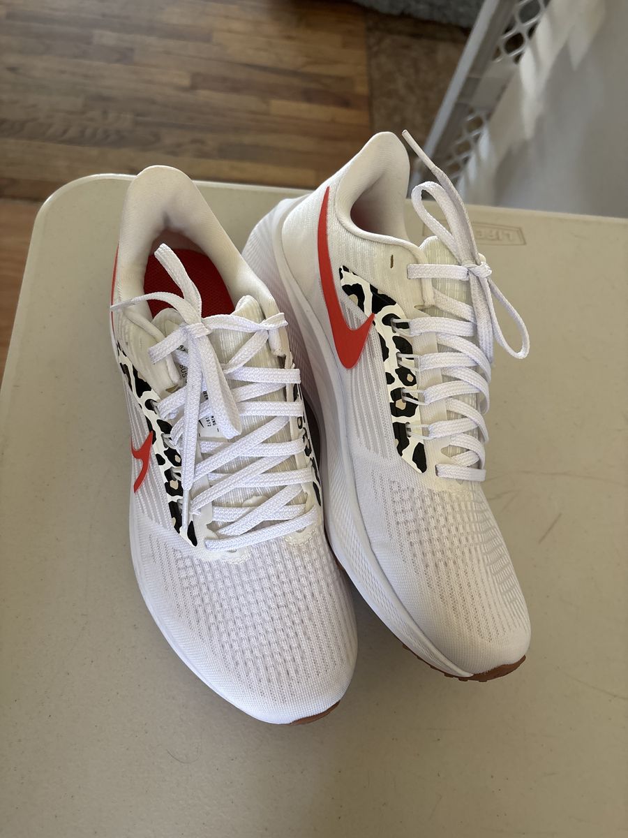 Nike Women's White Zoom Pegasus 39 Running Shoes - Animal Print Red Swoosh Size 8.5