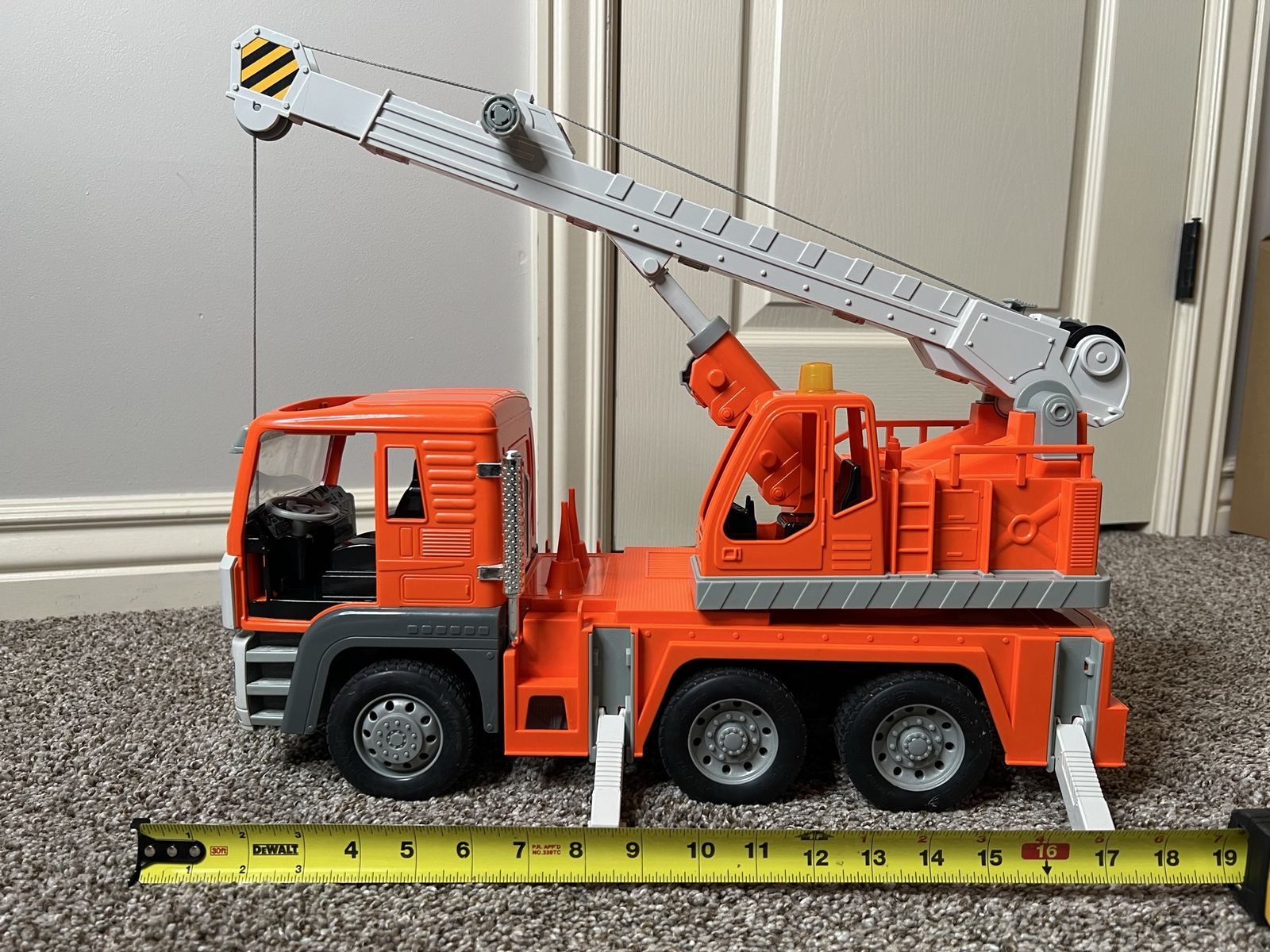 Toy crane