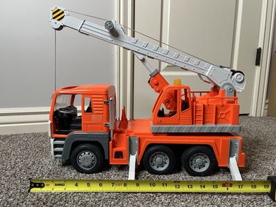 Toy crane