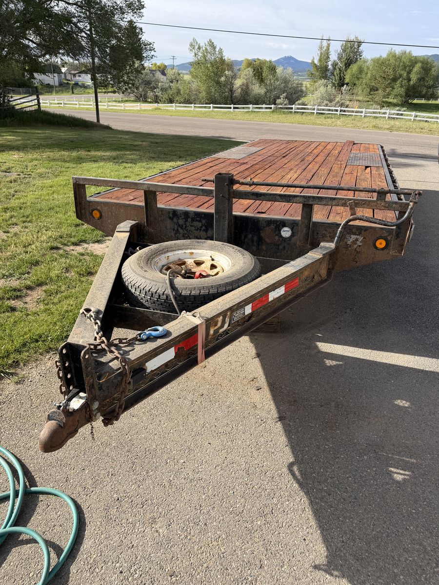 2010 PJ Flatbed Deckover Trailer – 20 Ft – 14,000 lb GVWR
