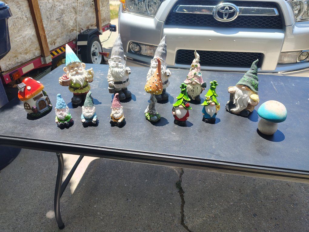 garden gnomes