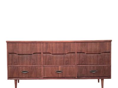 Vintage Mid-Century Modern Lowboy Dresser with 6 Drawers and Tapered Legs