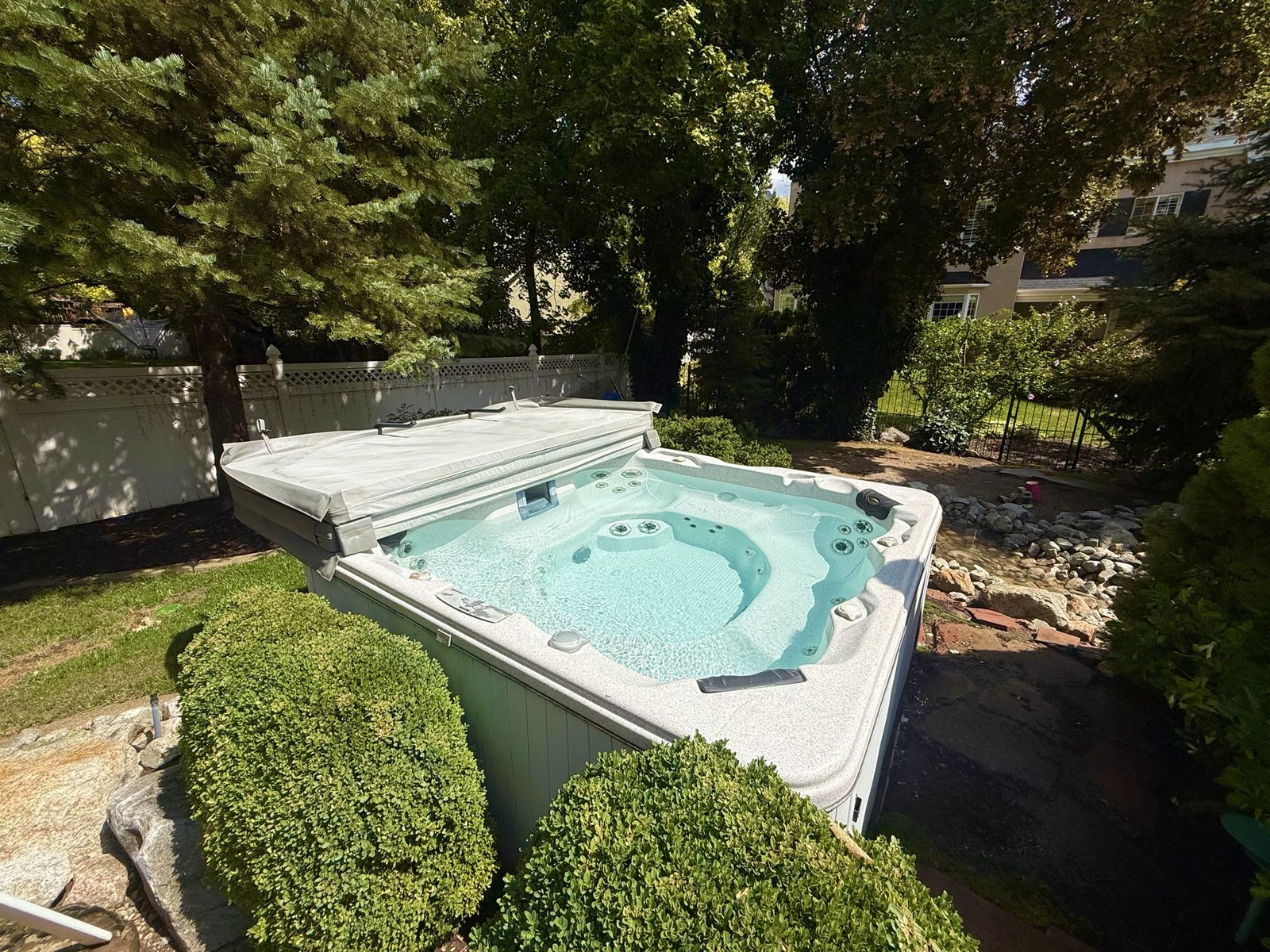 Outdoor Hot Tub Spa with Cover