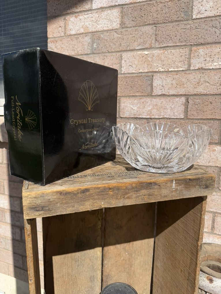 Beautuful Vintage Centerpiece Bowl