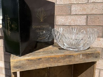 Beautuful Vintage Centerpiece Bowl