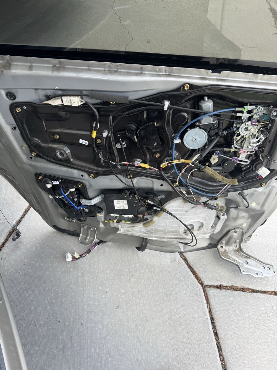 2006 sienna driver side passenger door parts 