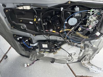 2006 sienna driver side passenger door parts