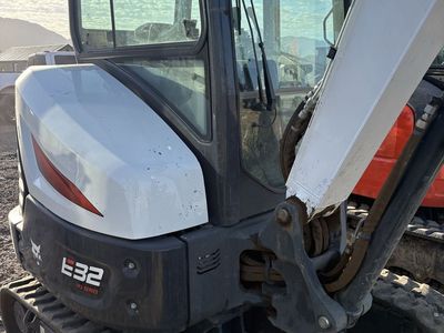 2024 Bobcat E32 mini excavator for Rent