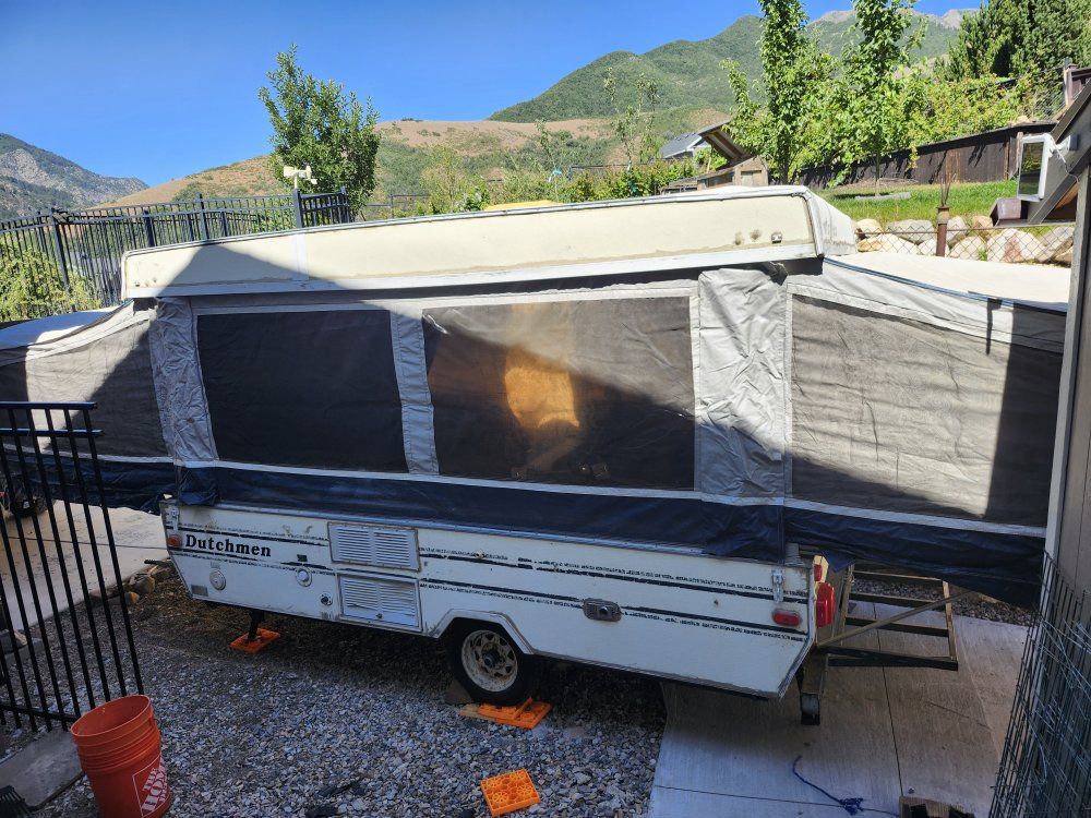 Pop-Up Camper lots of Sleeping Area, cooking options and storage - Great for Adventures!