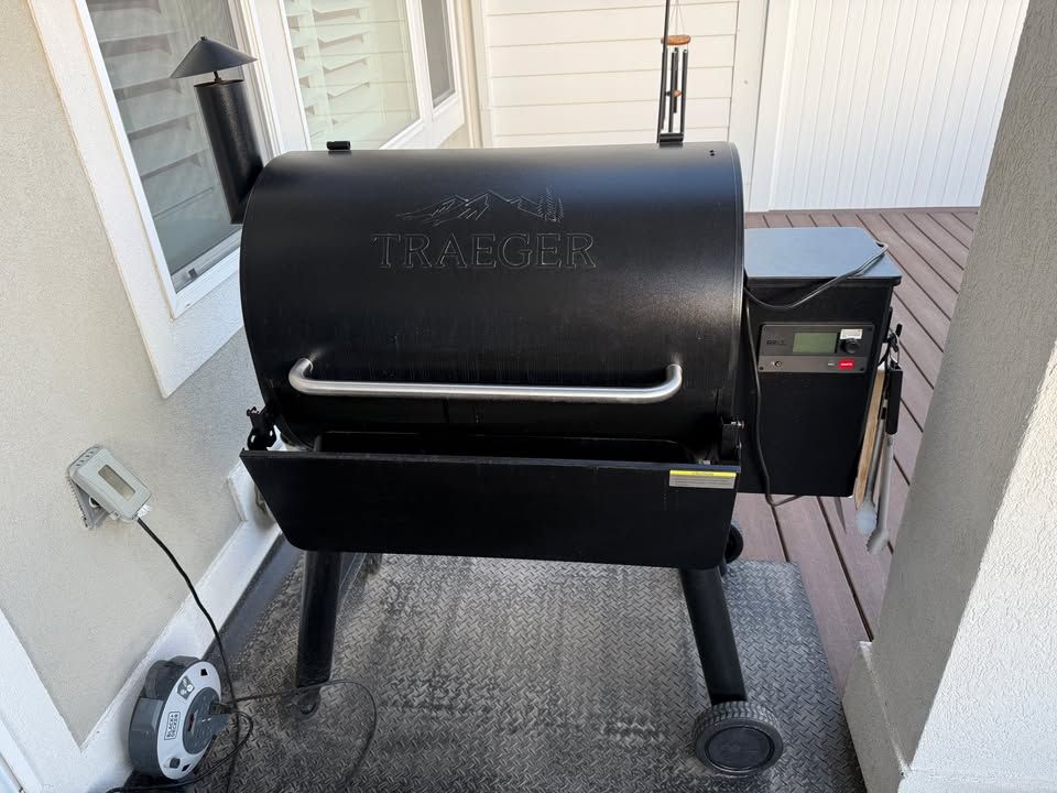 Traeger Pro 780 w/cover, folding shelf, pellet sensor