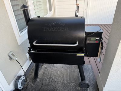 Traeger Pro 780 w/cover, folding shelf, pellet sensor