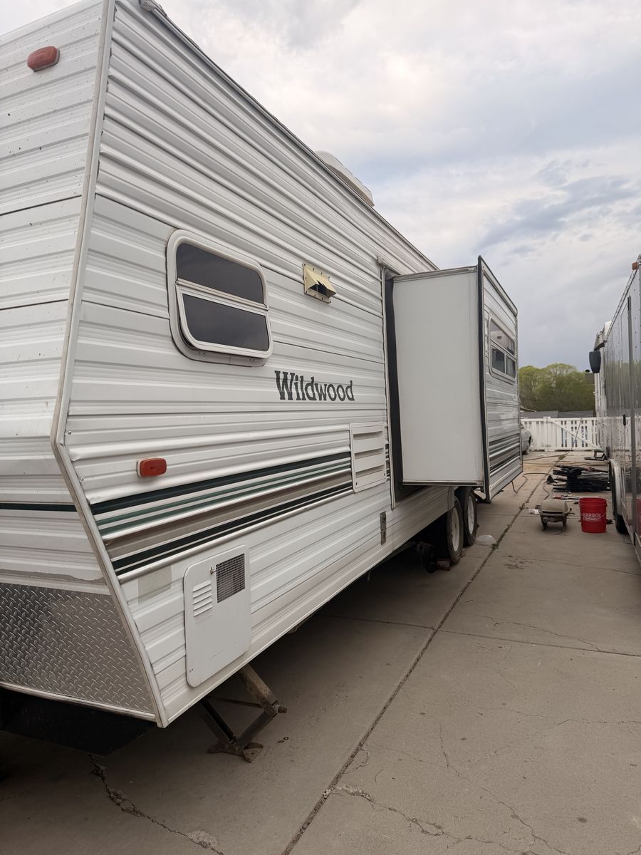 2002 Wildwood 26' caMper