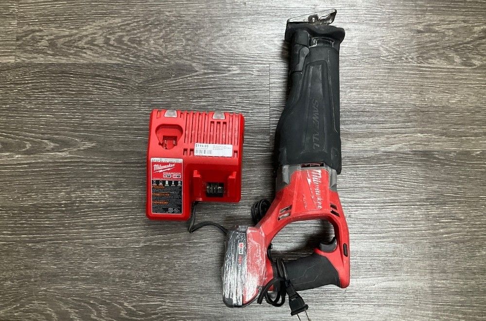 MILWAUKEE 18V SAWZALL W/ BATTERY & CHARGER