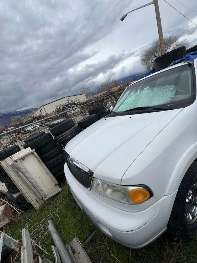 01 Lincoln Navigator Parts You Pull!