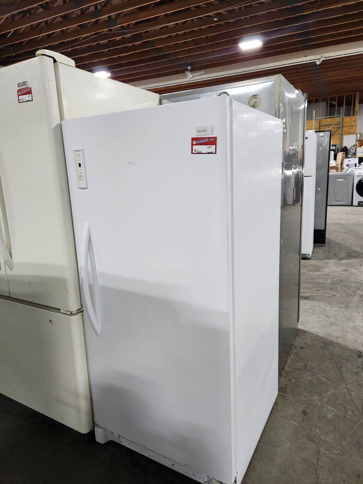 NICE FRIGIDAIRE 14 CF UPRIGHT FROST FREE FREEZER! W-WARRANTY