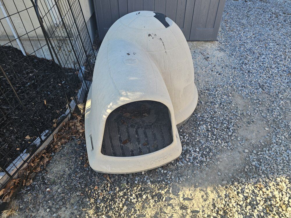 large igloo dog house