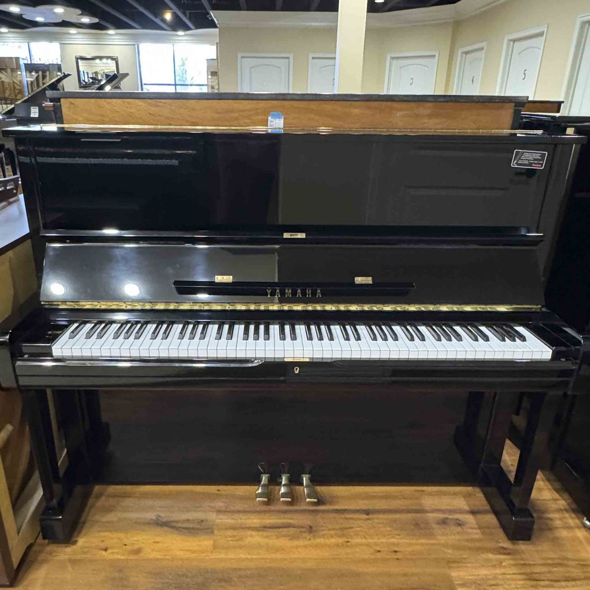 LIKE NEW YAMAHA U1 UPRIGHT PIANO