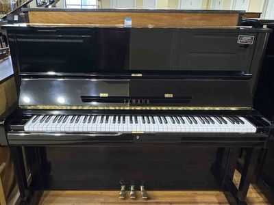LIKE NEW YAMAHA U1 UPRIGHT PIANO
