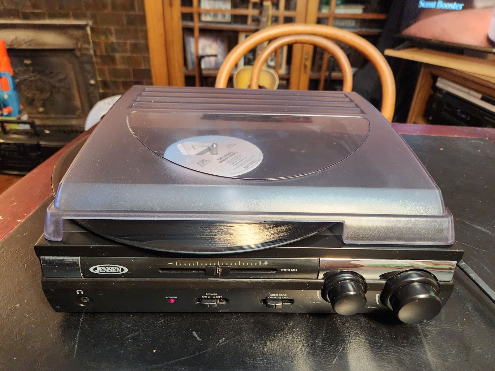 Jensen record turntable with speed control.  Works and sounds great.  Looks cool.  No problems, good needle.