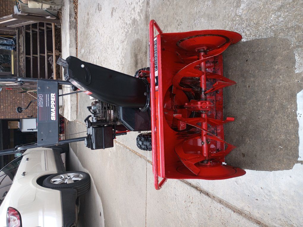 ️ SNOWBLOWER – RUNS GREAT – NEED GONE ASAP ️