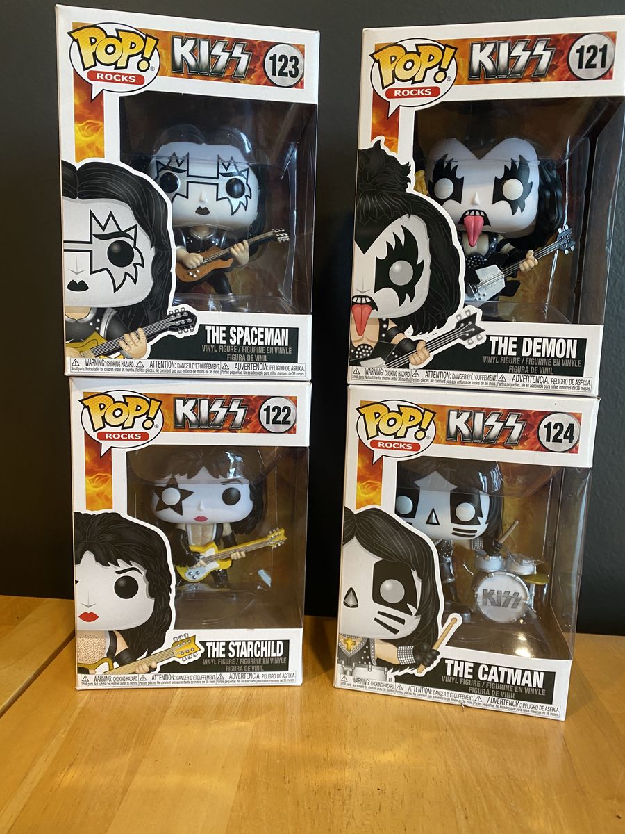 Kiss pop characters
