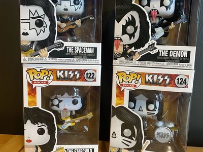 Kiss pop characters