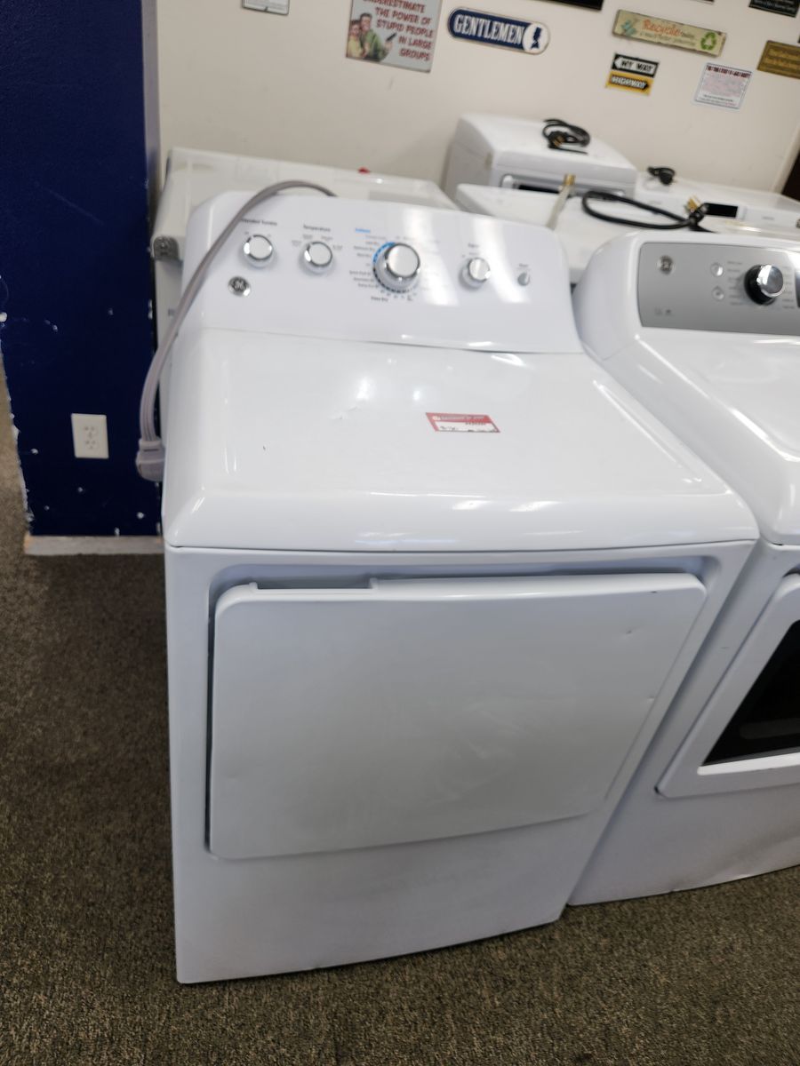 GE White Electric Dryer with Multiple Cycle Settings - Great Condition
