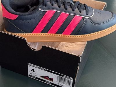 Adidas BREAKNET SLEEK J Navy Blue & Hot Pink Sneakers - Size 4 Youth with Gum Sole