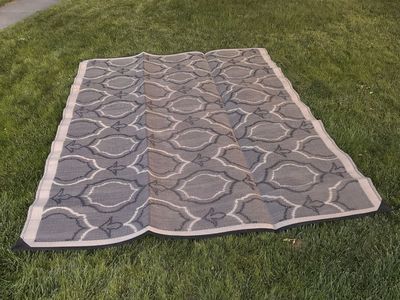 Travel trailer outdoor rug