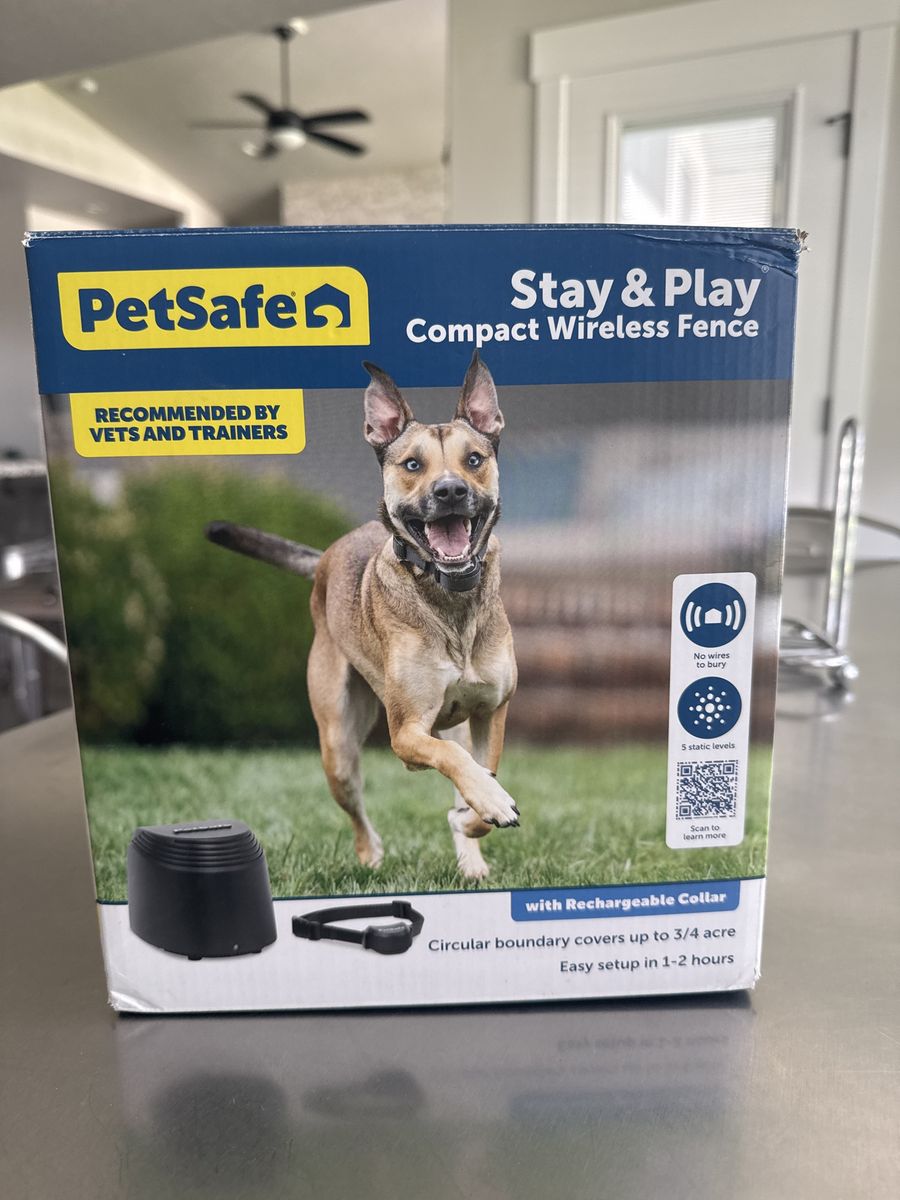 PetSafe Stay & Play Compact Wireless Dog Fence w/ Rechargeable Collar - 3/4 Acre Coverage