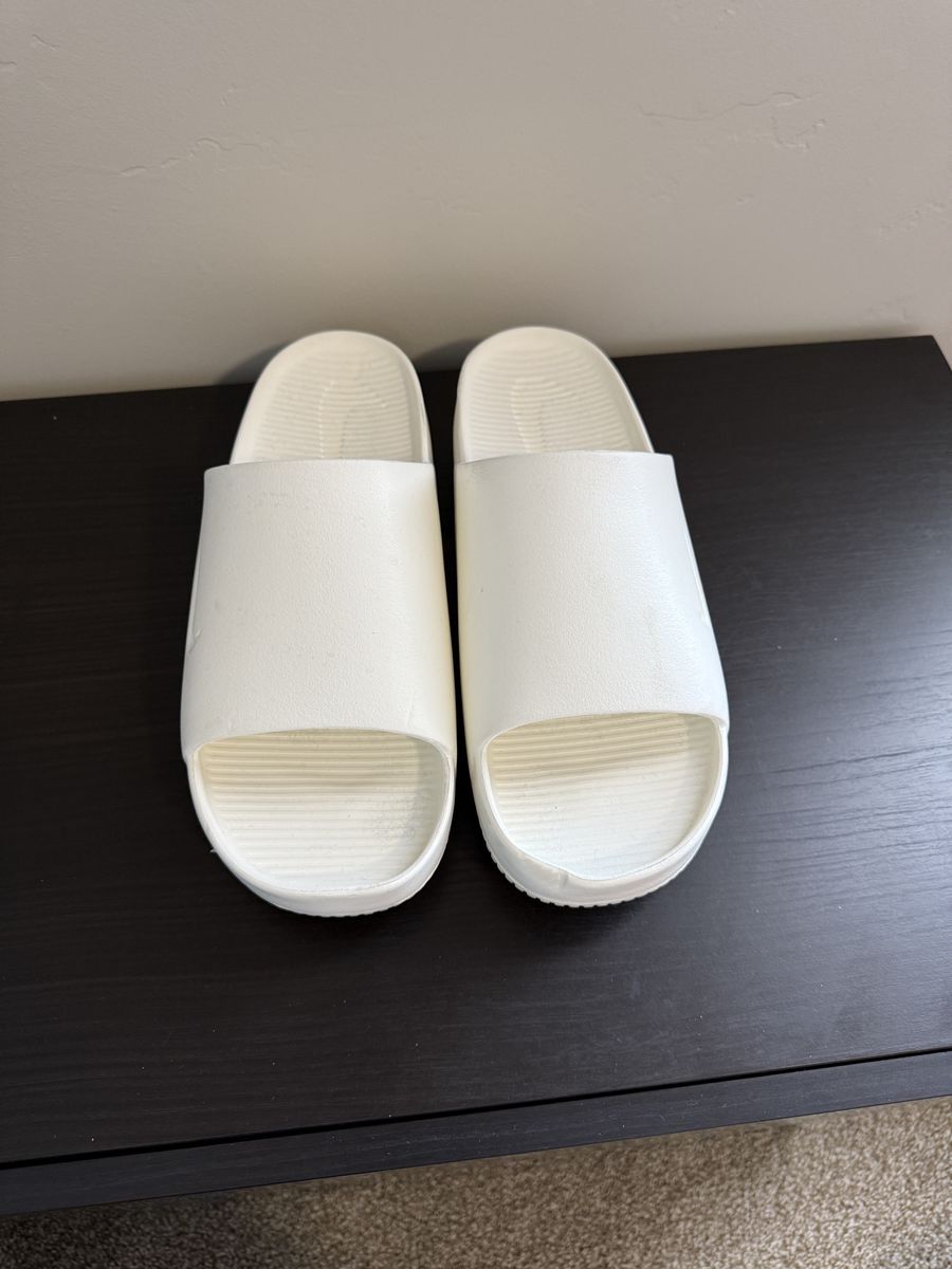 Nike Calm slides