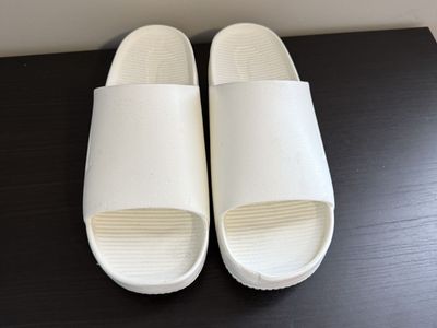 Nike Calm slides