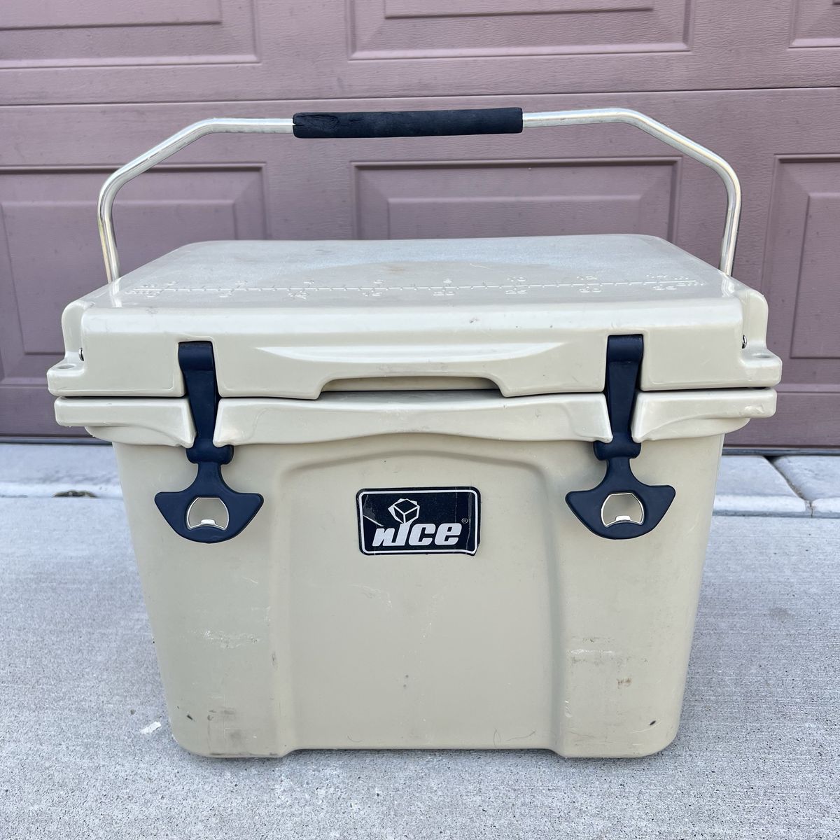 NICE 20qt Premium Hard Cooler