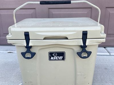 NICE 20qt Premium Hard Cooler