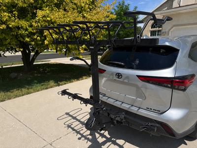 Thule ReVert 6-Bike Vertical Hitch Rack - Like New - Holds 6 Bikes