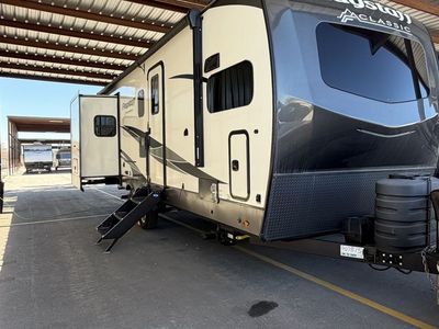 2025 Flagstafff Camp Trailer