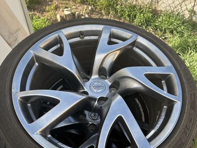 Nissan 370Z wheels and tires